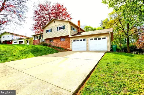 2172 Paxton Dr, Harrisburg, PA 17110