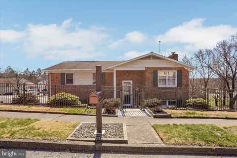5709 Cricket Ln, Harrisburg, PA 17112