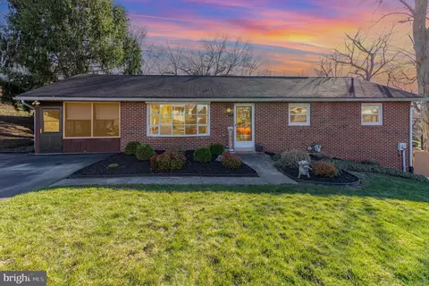 499 Hoffman Dr, Harrisburg, PA 17111