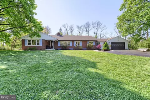 4301 Lakeview Rd, Harrisburg, PA 17112