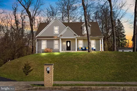 1301 Jefferson Dr, Middletown, PA 17057