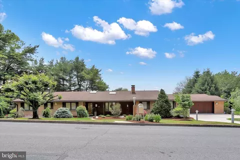 1047 Custan Dr, Harrisburg, PA 17110