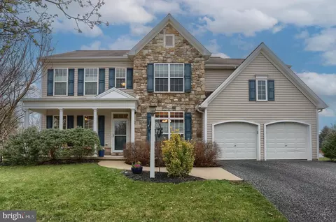2264 Flintlock Dr, Hummelstown, PA 17036