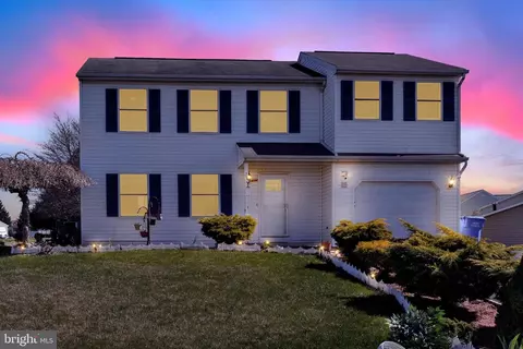 927 Manor Dr, Harrisburg, PA 17113