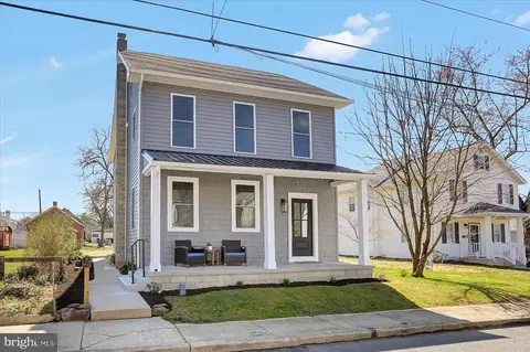307 W 2nd St, Hummelstown, PA 17036