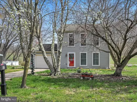53 Pawnee Ln, Halifax, PA 17032