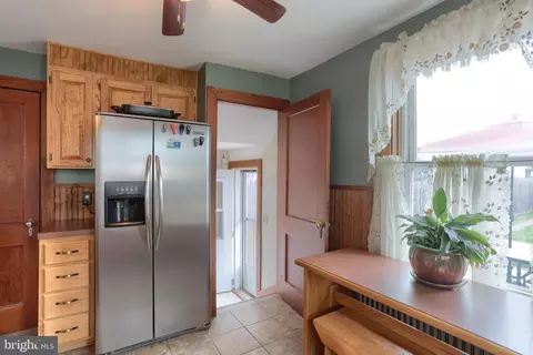 Kitchen - 364 E Derry Rd, Hershey, PA 17033 photo 2 of 3
