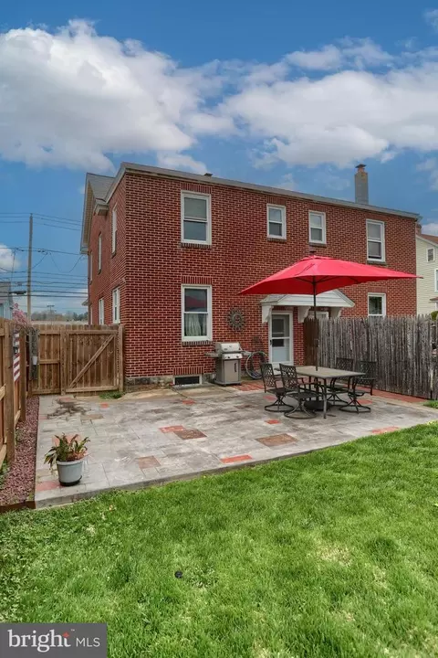 Exterior - 364 E Derry Rd, Hershey, PA 17033 photo 11 of 12