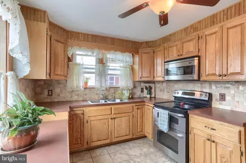 Kitchen - 364 E Derry Rd, Hershey, PA 17033 photo 3 of 3
