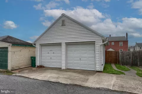 Exterior - 364 E Derry Rd, Hershey, PA 17033 photo 12 of 12