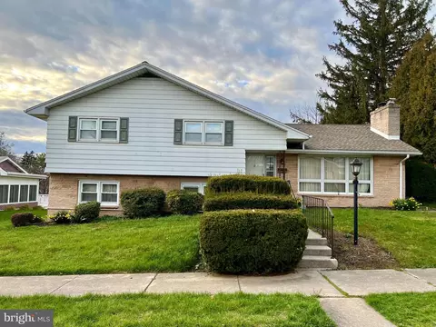511 Cedar Ave, Hershey, PA 17033
