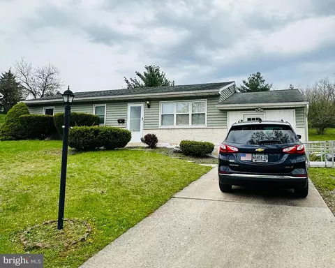 3744 Tudor Dr, Harrisburg, PA 17109