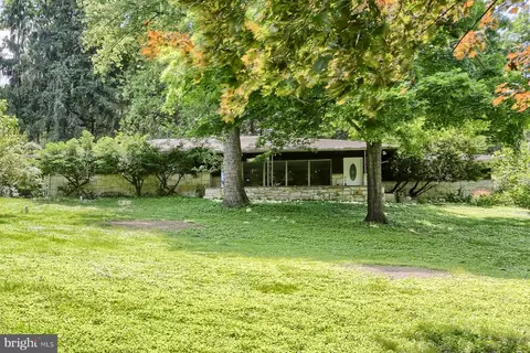 3757 Chambers Hill Rd, Harrisburg, PA 17111