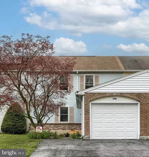 322 Sue Dr, Hummelstown, PA 17036