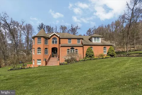 1671 Nottingham Dr, Hummelstown, PA 17036