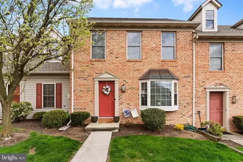 321 Woodland View Ct, Harrisburg, PA 17110