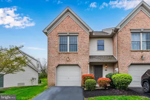 220 Timber View Dr, Harrisburg, PA 17110