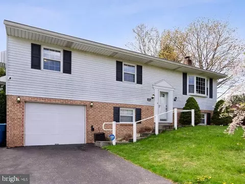 7939 Rider Ln, Hummelstown, PA 17036