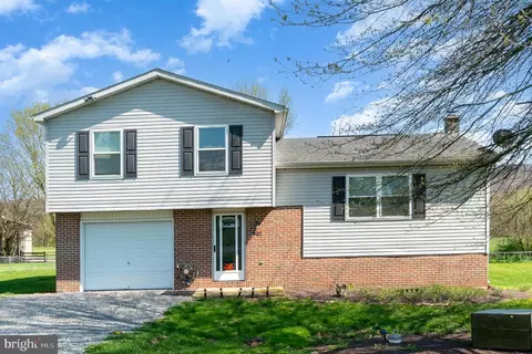 202 N Stone Rd, Millersburg, PA 17061