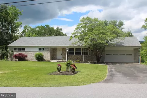 4306 Avon Dr, Harrisburg, PA 17112