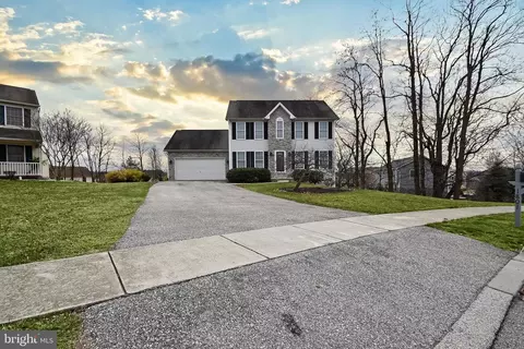 1801 Pebble Ct, Harrisburg, PA 17110