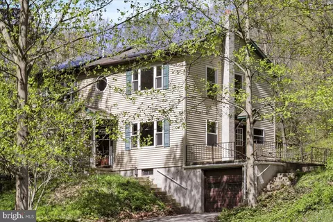 629 Bullfrog Valley Rd, Hummelstown, PA 17036