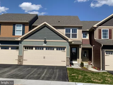 7410 Red Oak Ct, Harrisburg, PA 17112