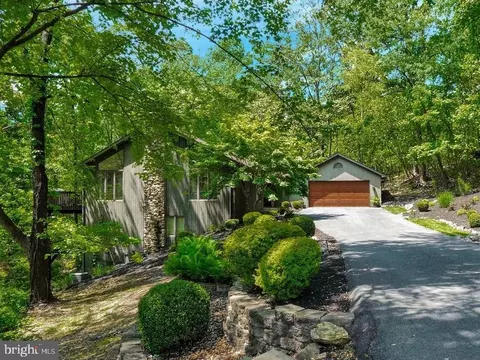 4728 Great Oak Ln, Harrisburg, PA 17110