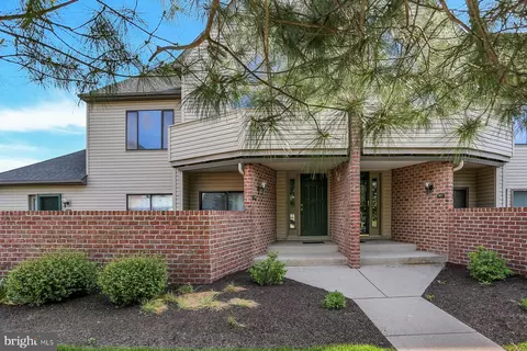 302 Cherrington Dr, Harrisburg, PA 17110