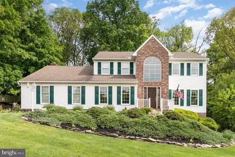 1890 Ohara Ln, Middletown, PA 17057