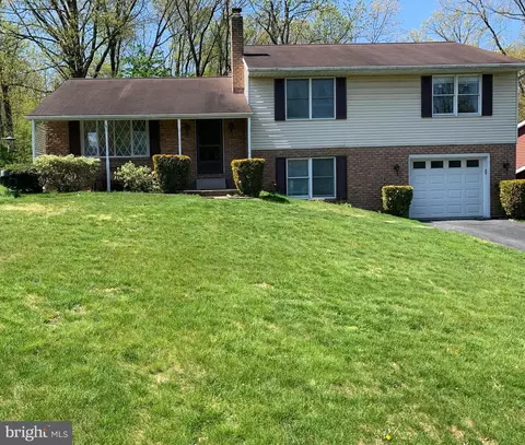 7929 Bayard Dr, Hummelstown, PA 17036