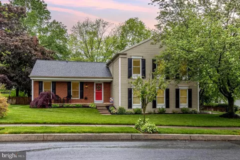 349 Lamp Post Ln, Hershey, PA 17033