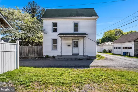 27 E High St #REAR, Hummelstown, PA 17036