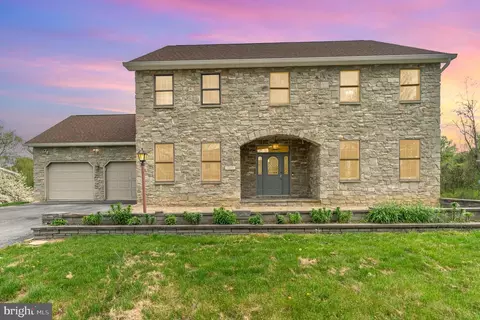 1320 Carriage House Rd, Middletown, PA 17057