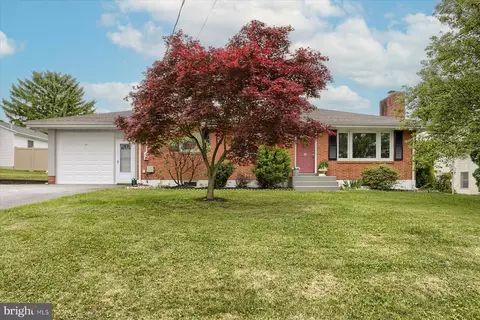 46 Thomas St, Hummelstown, PA 17036