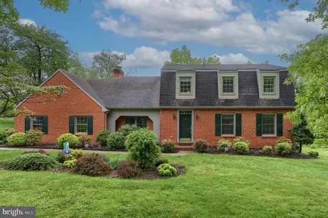33 Banbury Rd, Hummelstown, PA 17036