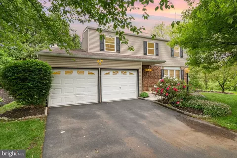 586 Thrush Ct, Harrisburg, PA 17111