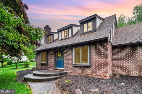 5910 Ray View Dr, Harrisburg, PA 17112