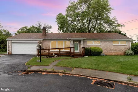 3110 Earle St, Harrisburg, PA 17109