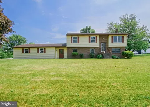 426 Ridge Rd, Grantville, PA 17028