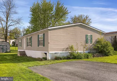 15 Siding Ln, Millersburg, PA 17061