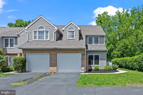 327 Jonathan Ct, Hummelstown, PA 17036