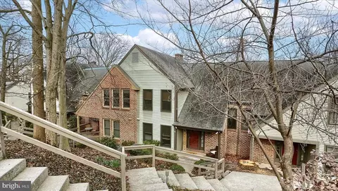 1116 Draymore Ct, Hummelstown, PA 17036