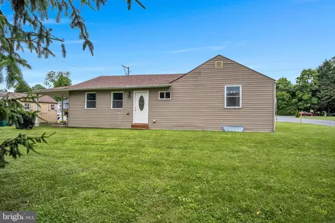 107 Peach St, Harrisburg, PA 17112