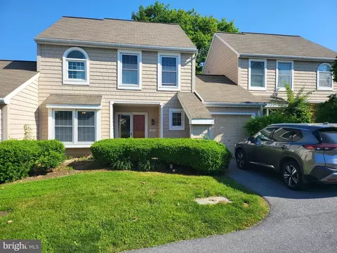 203 Crescent Dr, Hershey, PA 17033