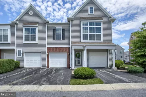621 Darby Ct, Hummelstown, PA 17036