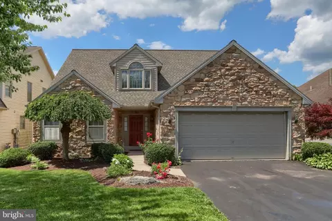 1810 Meadow Ridge Dr, Hummelstown, PA 17036
