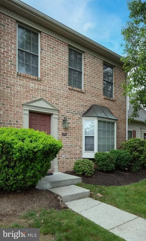 320 Woodland View Ct, Harrisburg, PA 17110