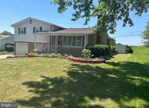 402 Bristol Dr, Harrisburg, PA 17109