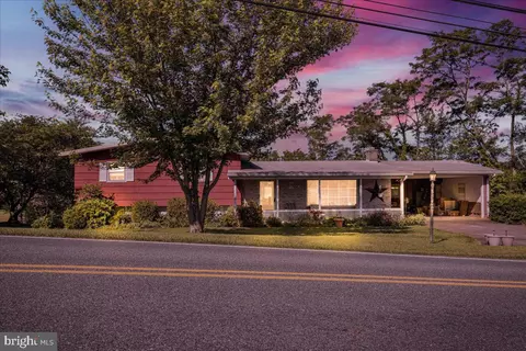 329 Gates Rd, Hershey, PA 17033 photo 2